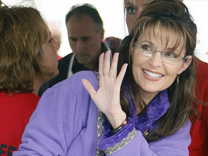 Palin received a gun case and a statue of the Virgin Mary among over a dozen gifts, also including a glass elephant, according to a Monday filing.